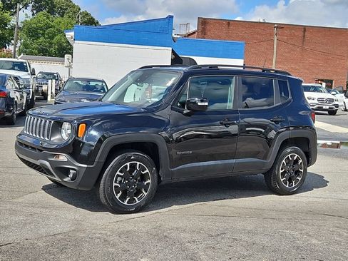 Used 2023 Jeep Renegade Latitude AWD/4WD image 3
