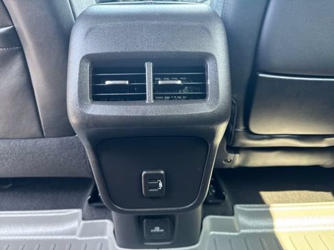 Used 2024 GMC Terrain SLT AWD/4WD image 30