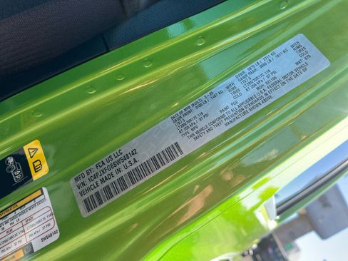 Used 2025 Jeep Wrangler Unlimited Rubicon w/ Technology Group image 26