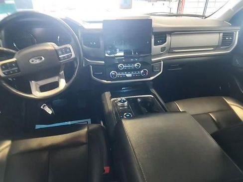 Used 2023 Ford Expedition Max XLT image 9