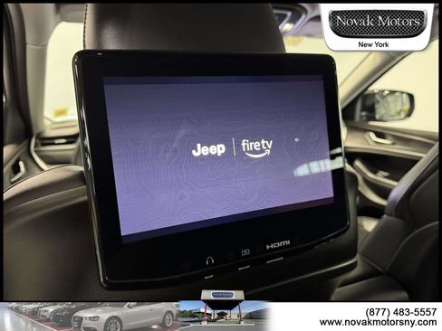 Used 2023 Jeep Grand Cherokee L Limited w/ Luxury Tech Group II AWD/4WD image 14