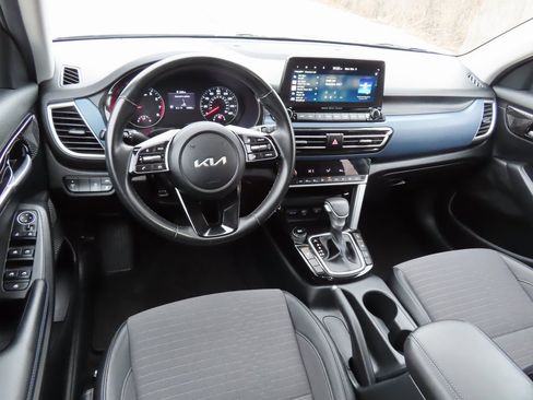 Certified 2023 Kia Seltos S w/ Navigation Package image 4