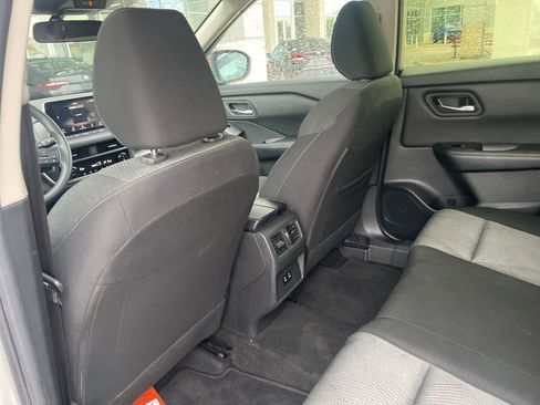 Used 2024 Nissan Rogue SV FWD image 16