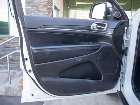 Used 2022 Jeep Grand Cherokee Limited image 8