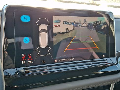 Certified 2025 Volkswagen Atlas Peak Edition SE image 18