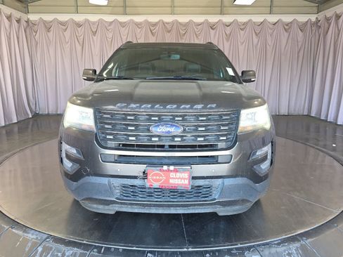 Used 2017 Ford Explorer XLT w/ Equipment Group 202A AWD/4WD image 11