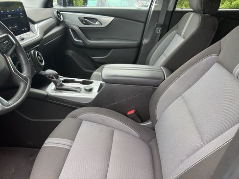 Used 2025 Chevrolet Blazer LT FWD image 3