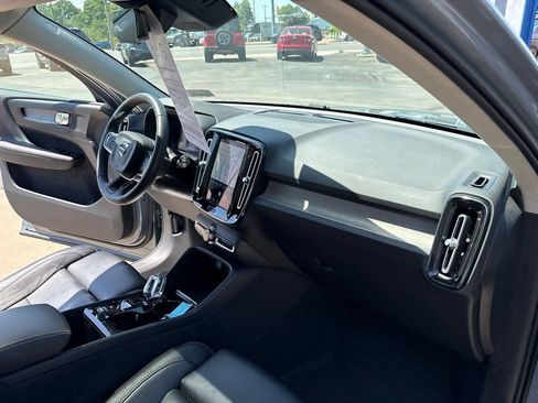Certified 2023 Volvo XC40 B5 Plus w/ Driver Assist Package AWD/4WD image 33