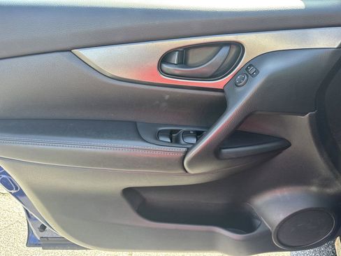 Used 2020 Nissan Rogue Sport S image 10