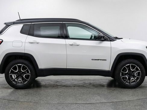 Used 2025 Jeep Compass Trailhawk AWD/4WD image 11