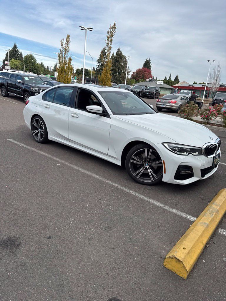 Used 2020 BMW 330i Sedan w/ M Sport Package RWD image 3