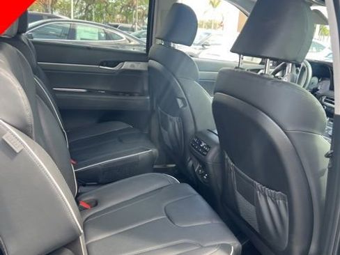 Used 2023 Hyundai Palisade SEL w/ Premium Package FWD image 5