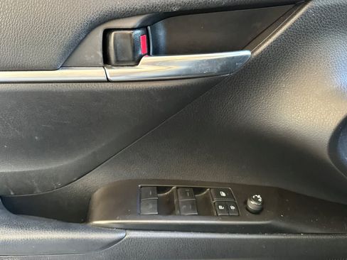 Used 2022 Toyota Camry SE FWD image 15