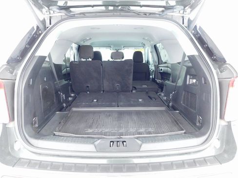 Used 2023 Ford Explorer XLT image 27