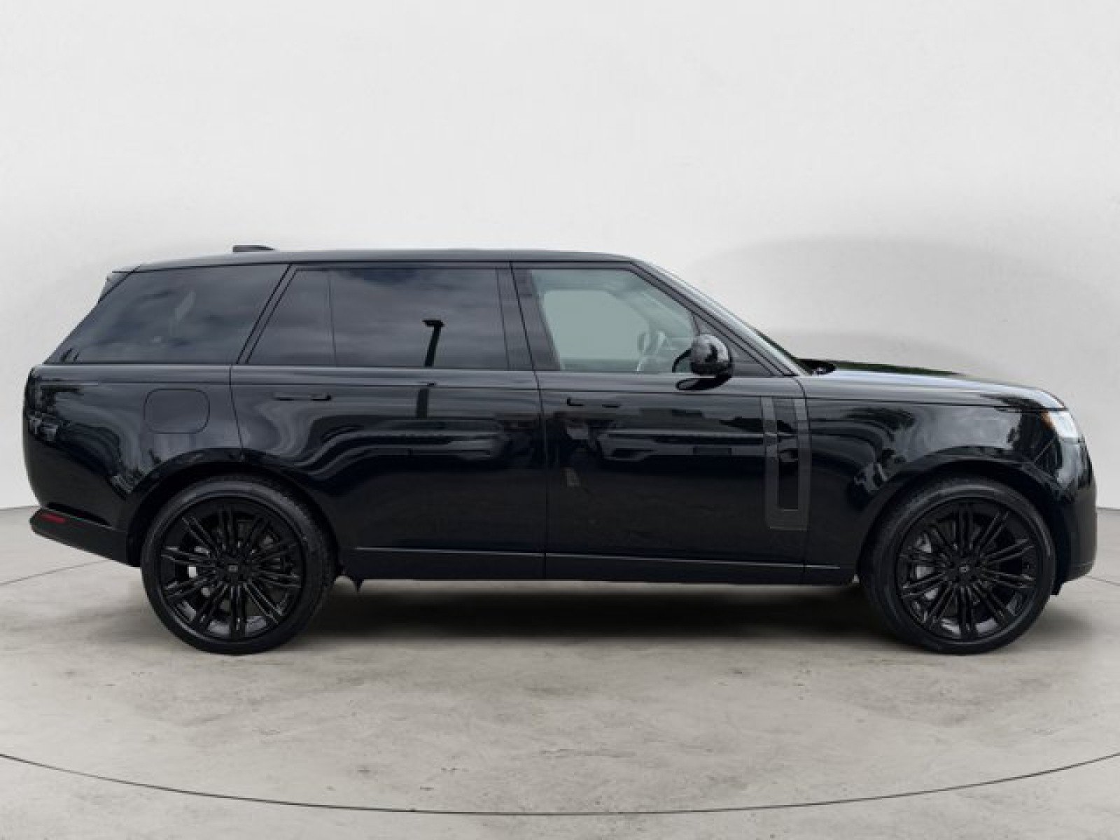 New 2027 Land Rover Range Rover Long Wheelbase SE AWD/4WD image 3