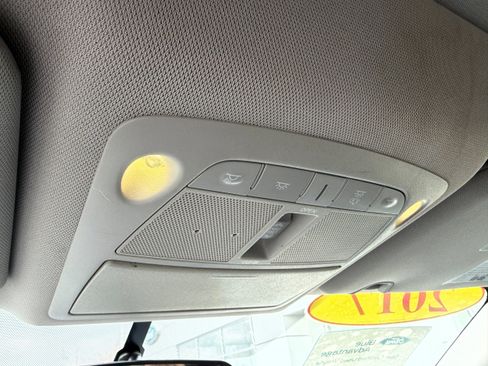 Used 2017 Nissan Rogue SV image 29