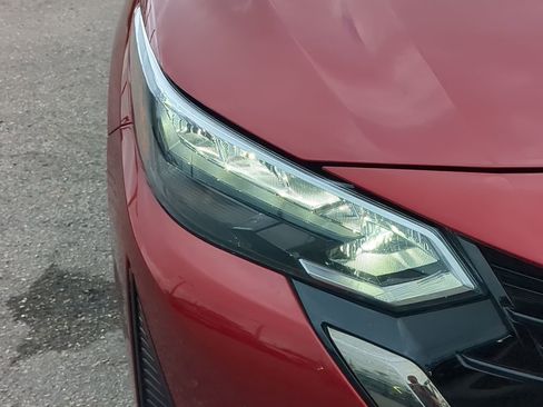 Used 2025 Nissan Sentra SR w/ SR Premium Package image 10