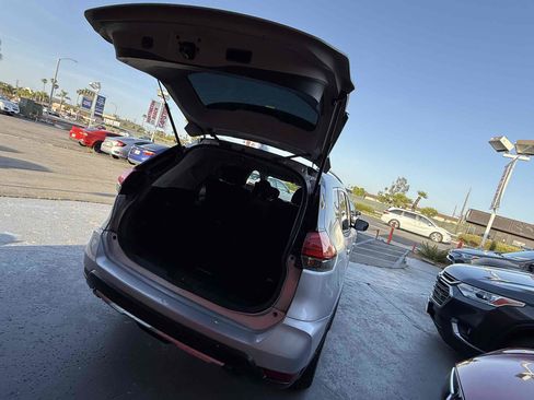 Used 2017 Nissan Rogue SV FWD image 64