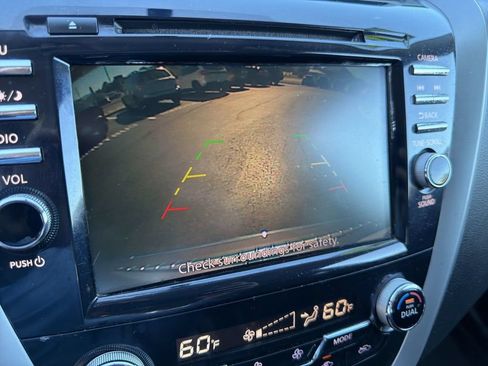 Used 2019 Nissan Murano S FWD image 12