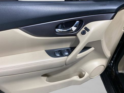 Used 2016 Nissan Rogue S w/ Appearance Package image 8