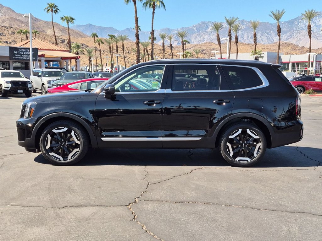 Used 2024 Kia Telluride EX FWD image 3