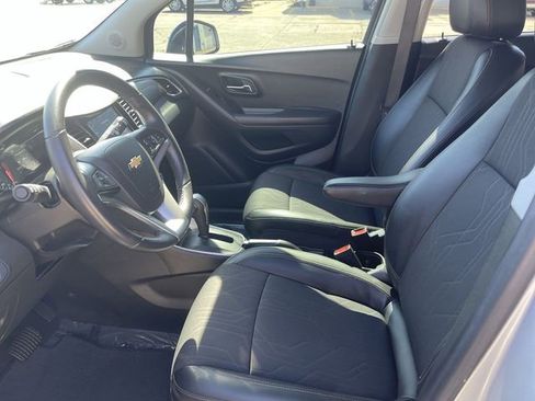 Used 2022 Chevrolet Trax LT w/ Redline Edition image 11