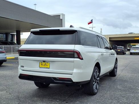 New 2026 Lincoln Navigator L Black Label AWD/4WD image 2