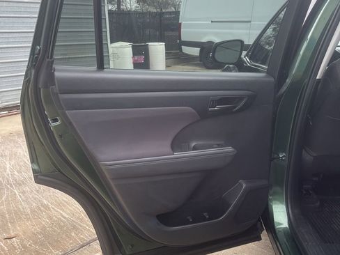 Used 2023 Toyota Highlander LE image 15