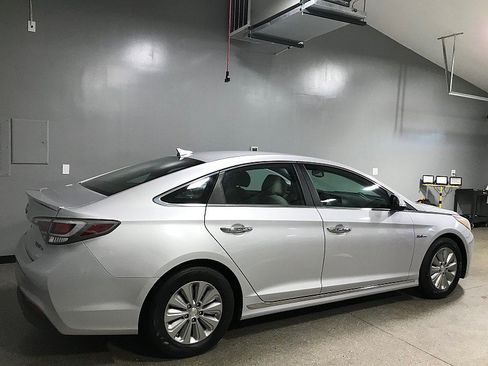 Used 2016 Hyundai Sonata SE FWD image 3