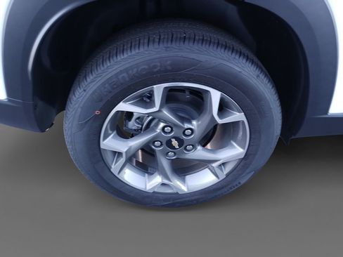 New 2026 Chevrolet Trax LT w/ Driver Confidence Package image 10