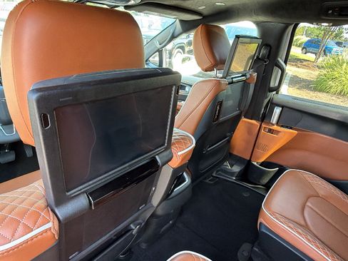 Used 2024 Chrysler Pacifica Pinnacle FWD image 23