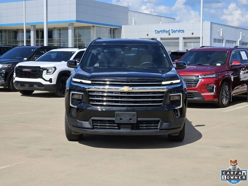 Used 2025 Chevrolet Traverse LT AWD/4WD image 2