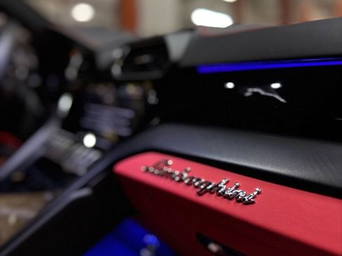 Used 2022 Lamborghini Urus image 20