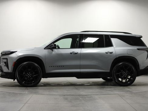 Used 2025 Chevrolet Traverse RS image 7