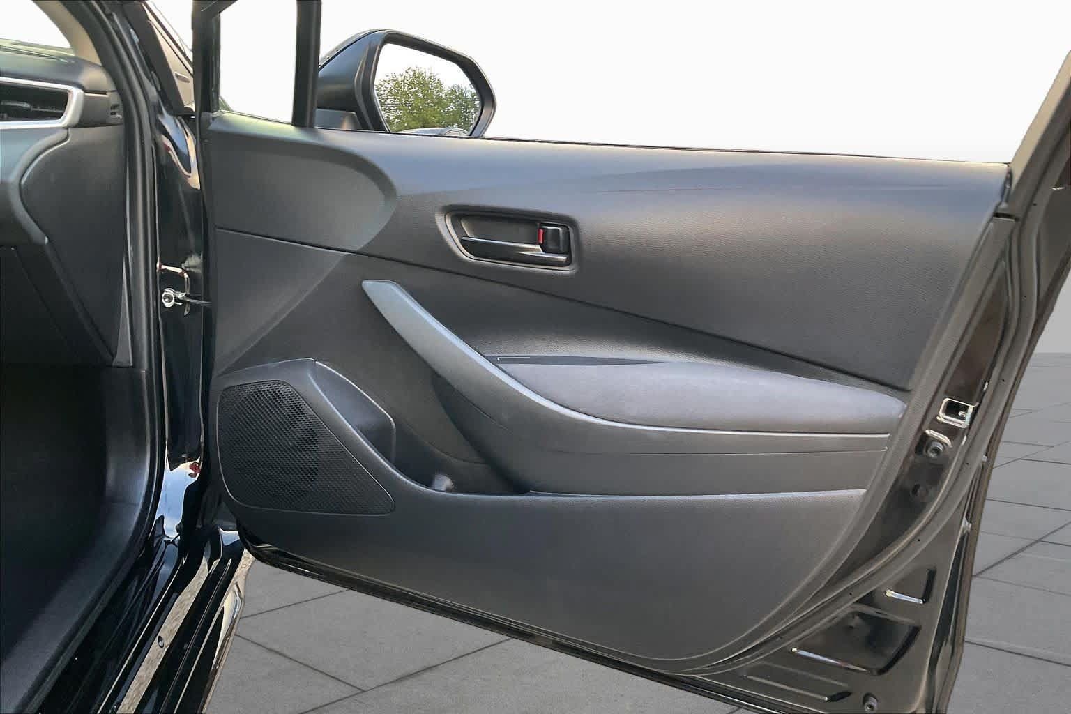 Used 2025 Toyota Corolla LE FWD image 22