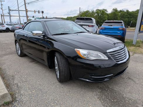 Used 2011 Chrysler 200 Limited FWD image 19