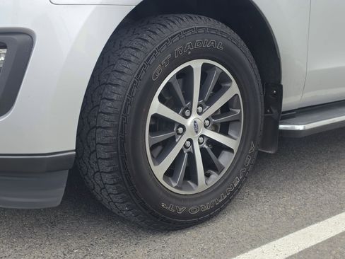 Used 2018 Ford Expedition XLT w/ Equipment Group 202A AWD/4WD image 11