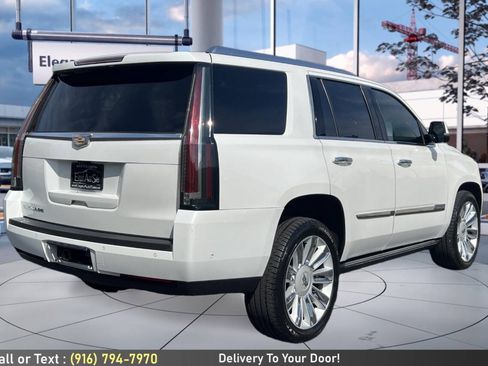 Used 2017 Cadillac Escalade Platinum AWD/4WD image 5