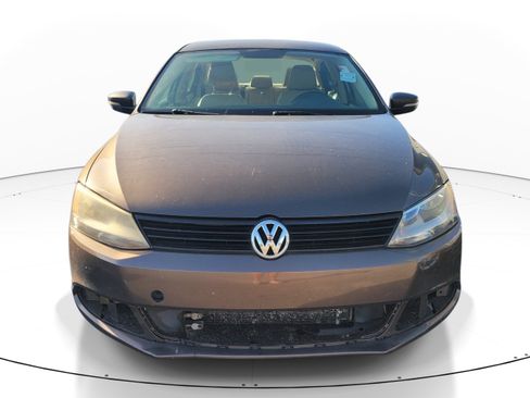 Used 2012 Volkswagen Jetta SE FWD image 2