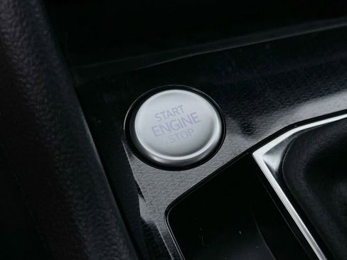 Used 2025 Volkswagen Taos SEL image 28