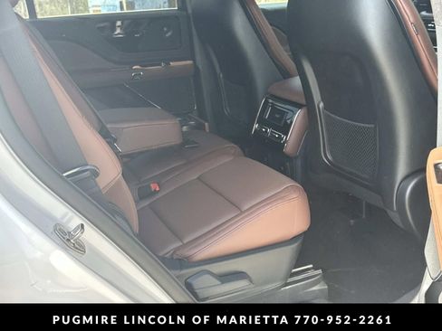New 2026 Lincoln Aviator Reserve w/ Illumination Package RWD image 32