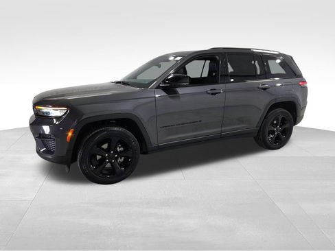 Used 2023 Jeep Grand Cherokee Altitude AWD/4WD image 22