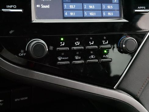 Used 2018 Toyota Camry LE w/ Convenience Package FWD image 23