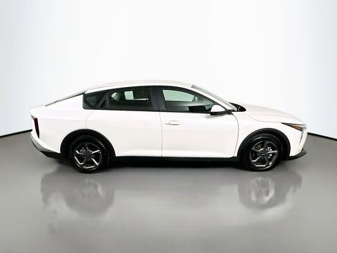 Used 2025 Kia K4 LXS image 7
