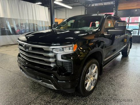 Used 2025 Chevrolet Silverado 1500 High Country w/ High Country Premium Package AWD/4WD image 5
