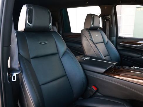 Used 2023 Cadillac Escalade ESV Luxury RWD image 19