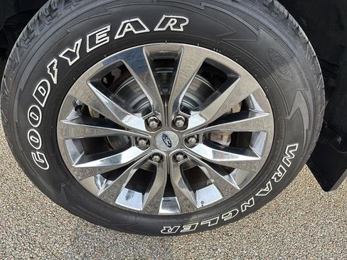 Used 2015 Ford F150 Lariat w/ Equipment Group 502A Luxury image 9