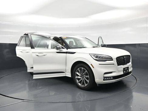 Used 2020 Lincoln Aviator Grand Touring w/ Elements Package Plus AWD/4WD image 31