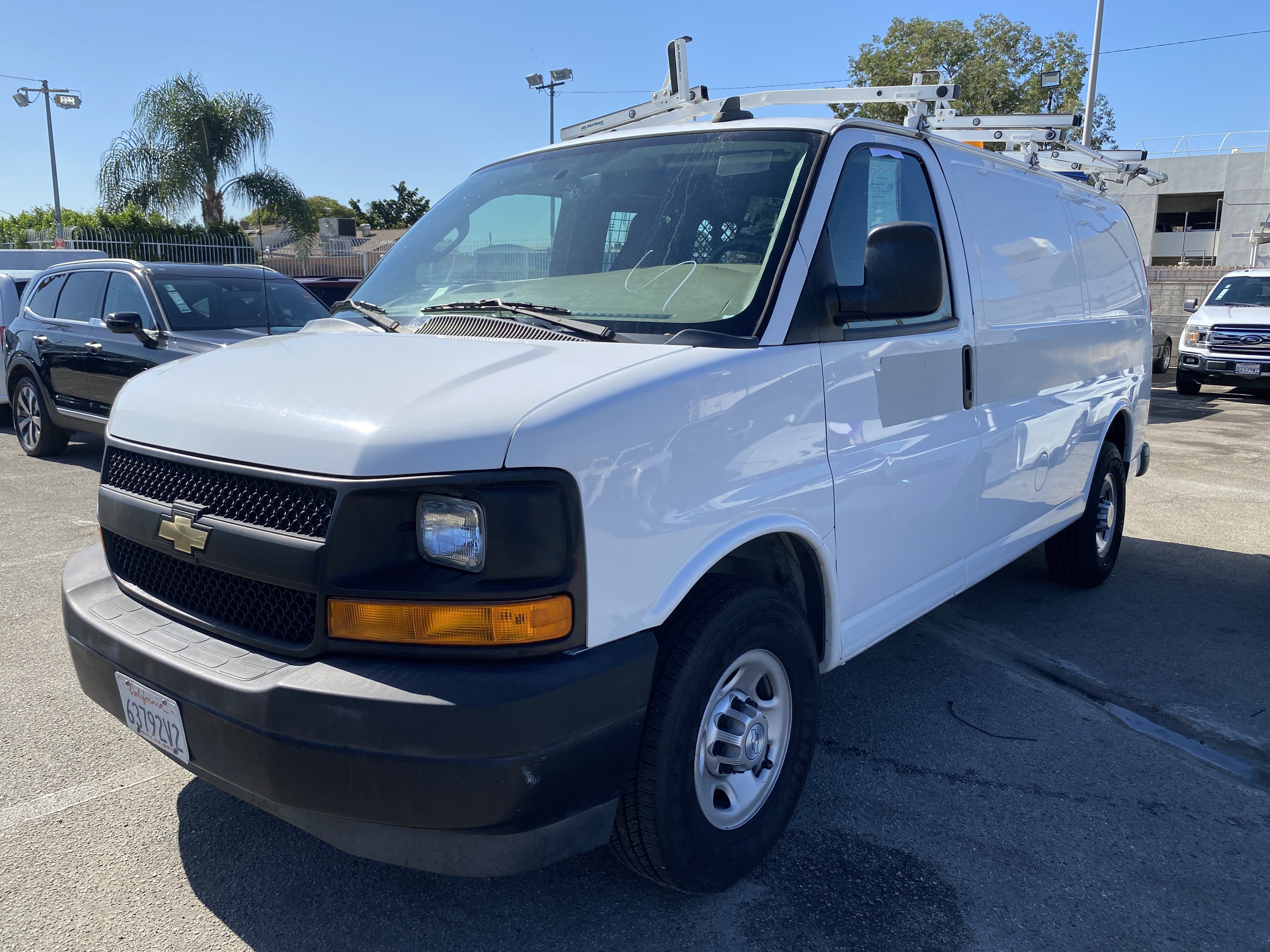 Used 2017 Chevrolet Express 2500 RWD image 2