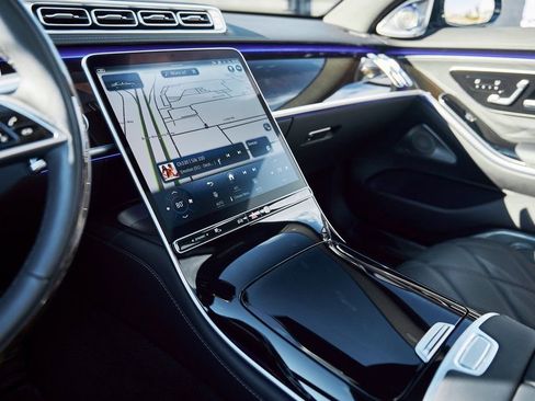 Used 2025 Mercedes-Benz Maybach S 580 4MATIC image 54